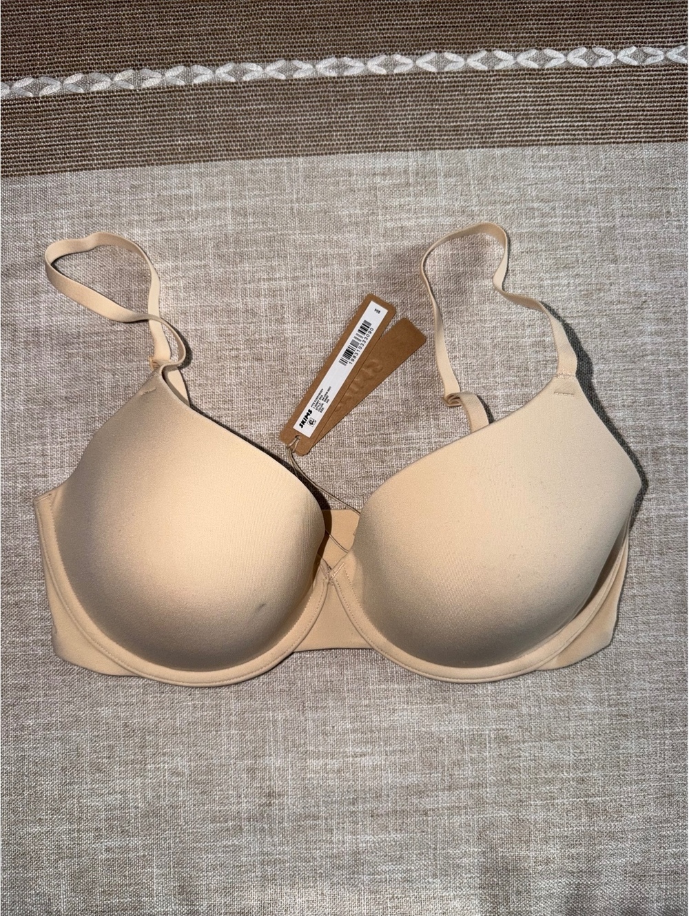 Skims Fits Everybody T-Shirt Bra in Sand, Size 34D